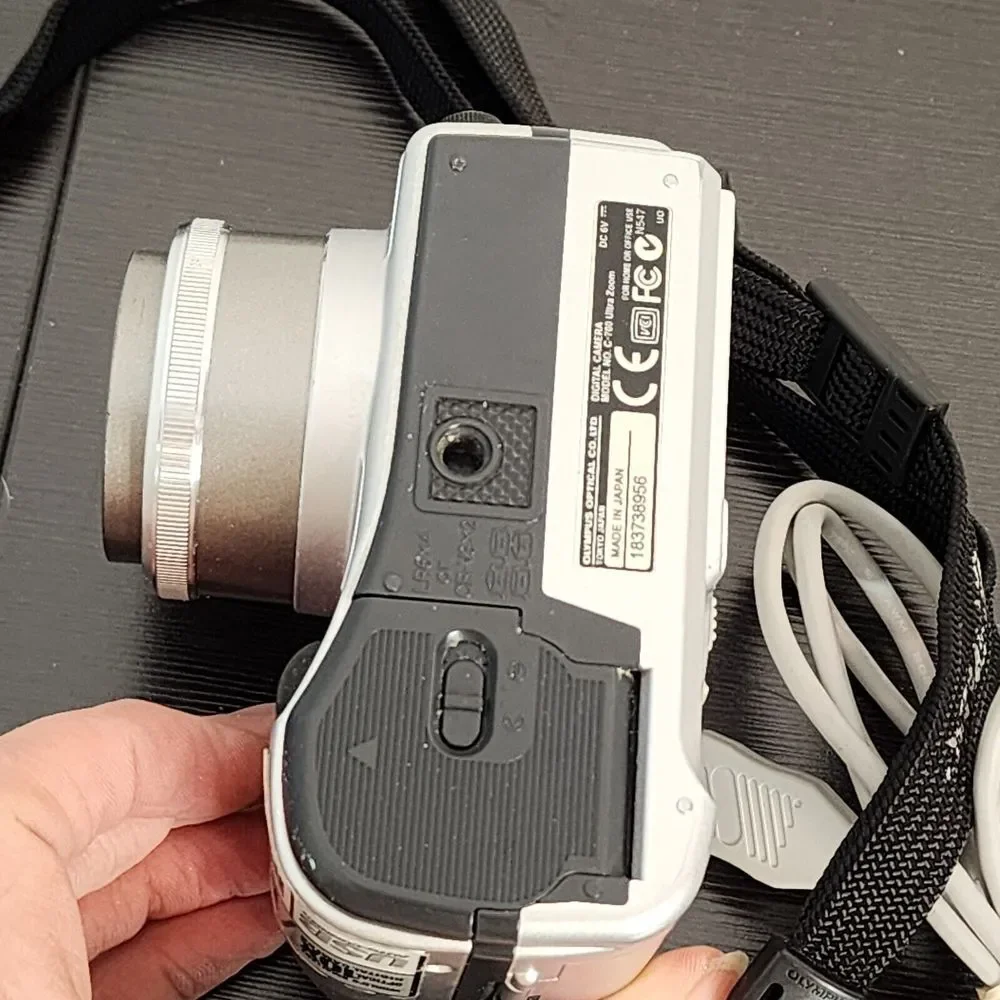 Olympus Camedia C-700 Ultra Zoom 2.1MP Digital‎ Camera For Parts Only